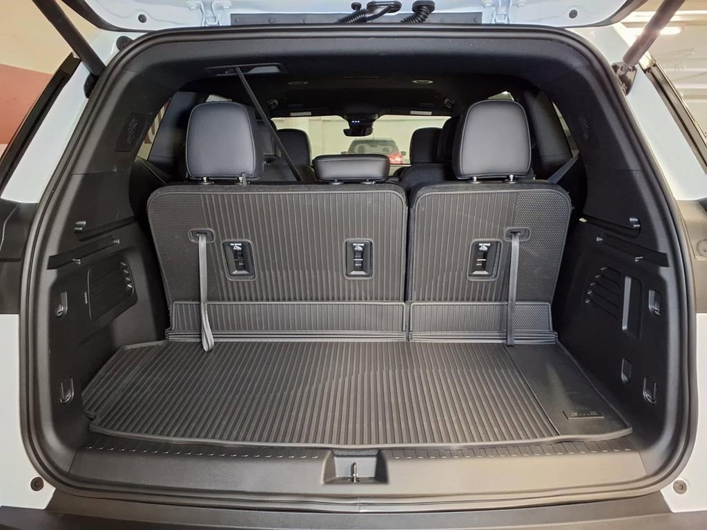 Used 2026 Summit White GMC Elevation image 20