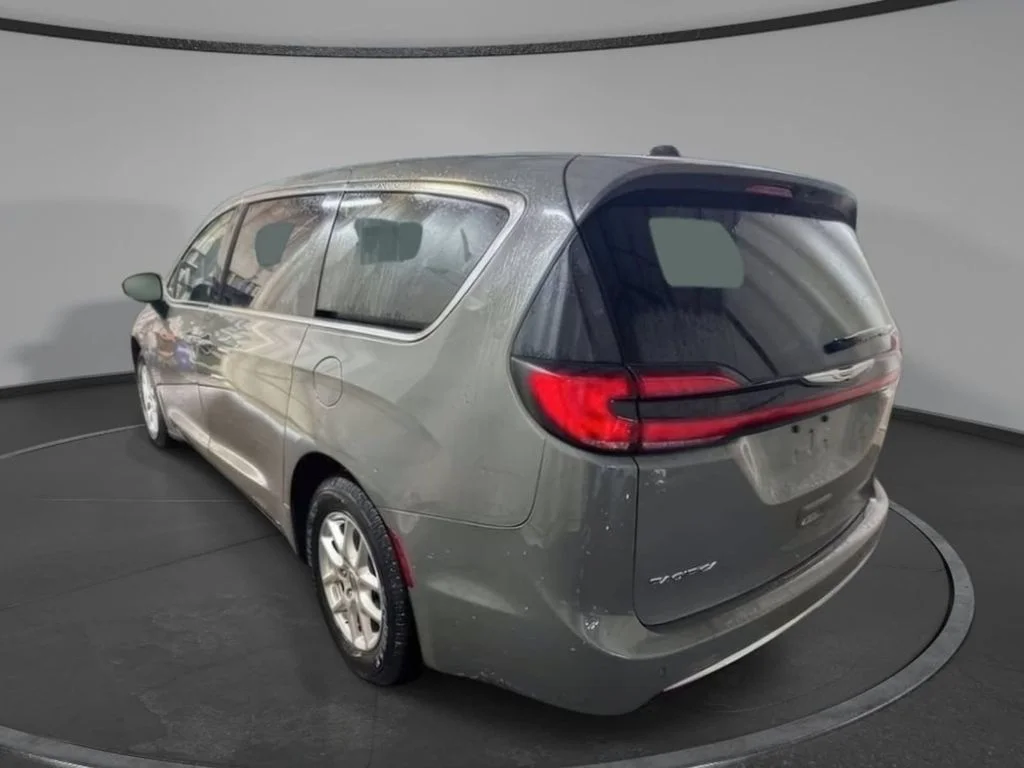 Used 2023 Ceramic Gray Clearcoat Chrysler Touring L image 4