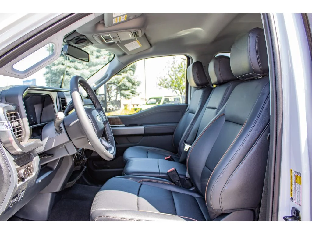 New 2026 OXFORD WHITE Ford LARIAT image 36