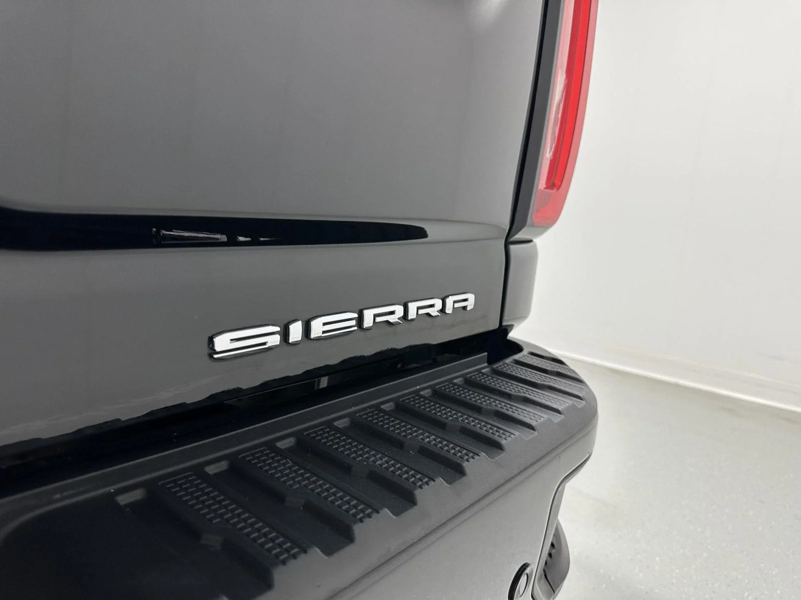 Used 2023 ONYX BLACK GMC Denali image 31