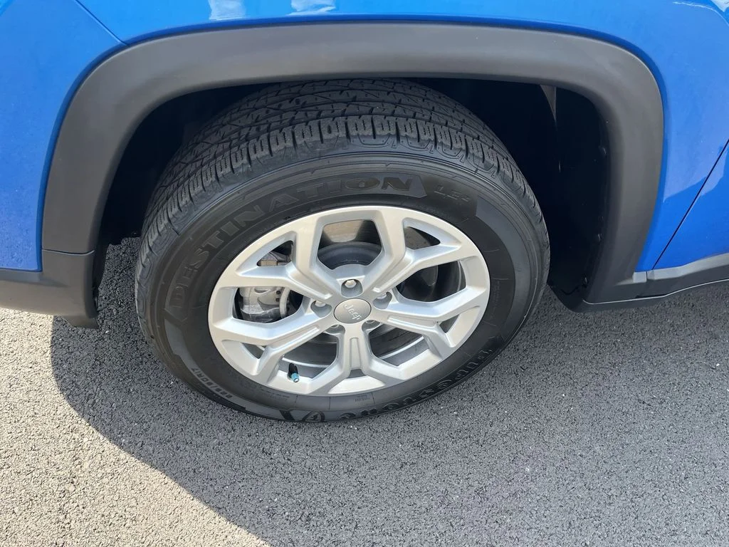 Used 2024 Blue Jeep Latitude image 10