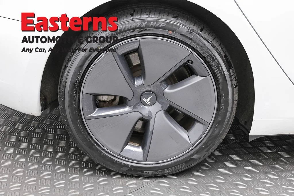 Used 2023 White Tesla Base image 24