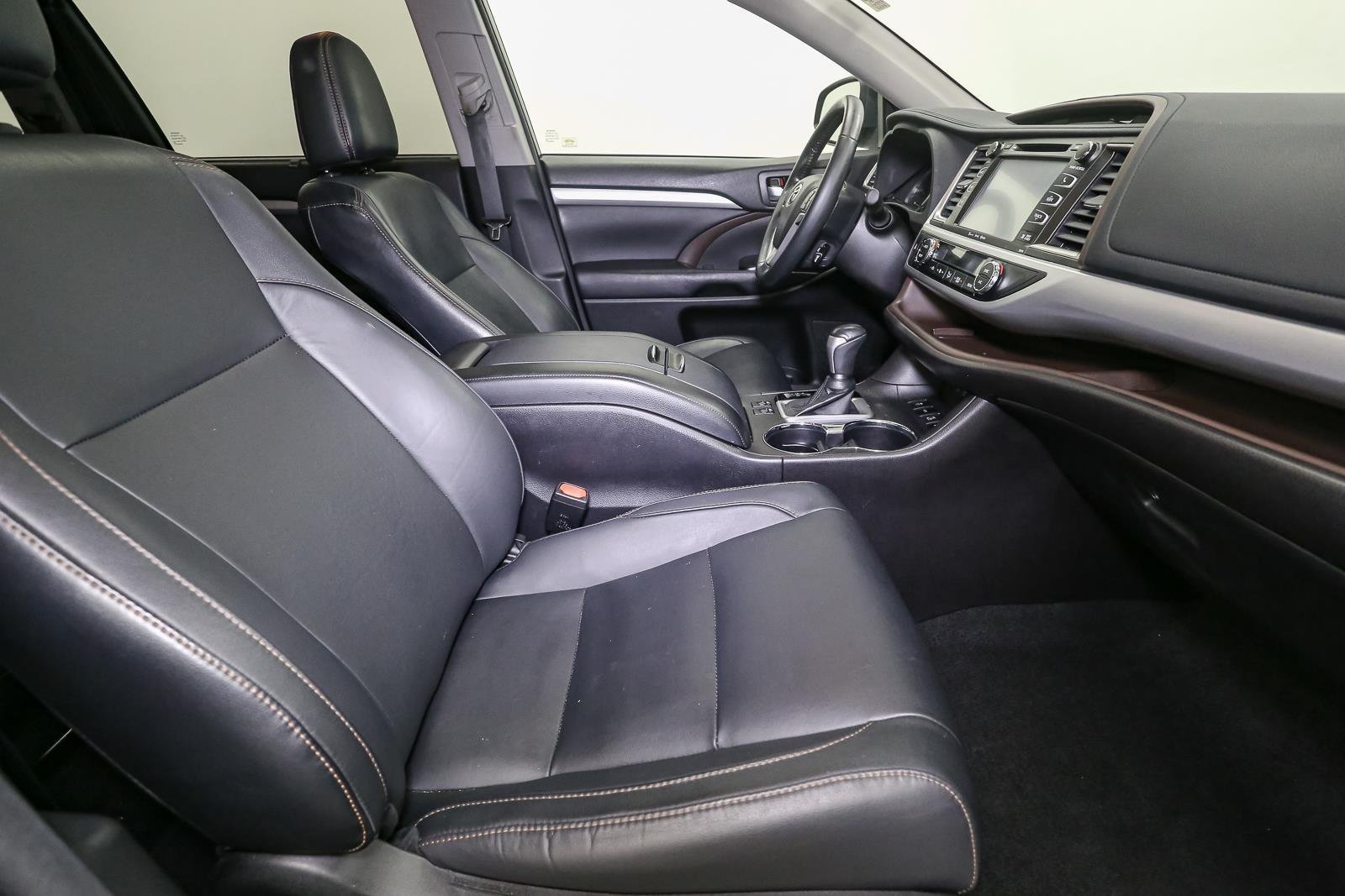 Used 2017 Midnight Black Metallic TOYOTA  image 18