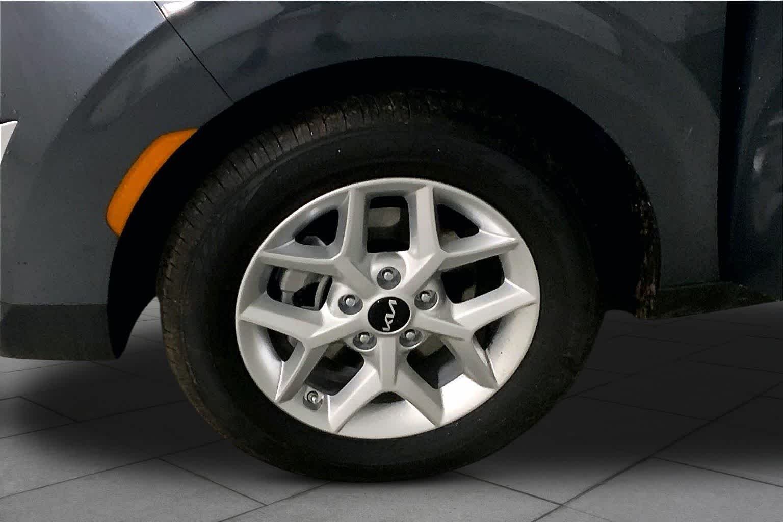 Used 2025 Gravity Gray Kia LX image 10