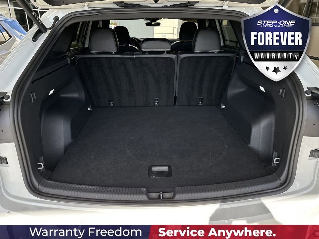 Used 2025  Volkswagen 2.0T SE w/Technology image 32