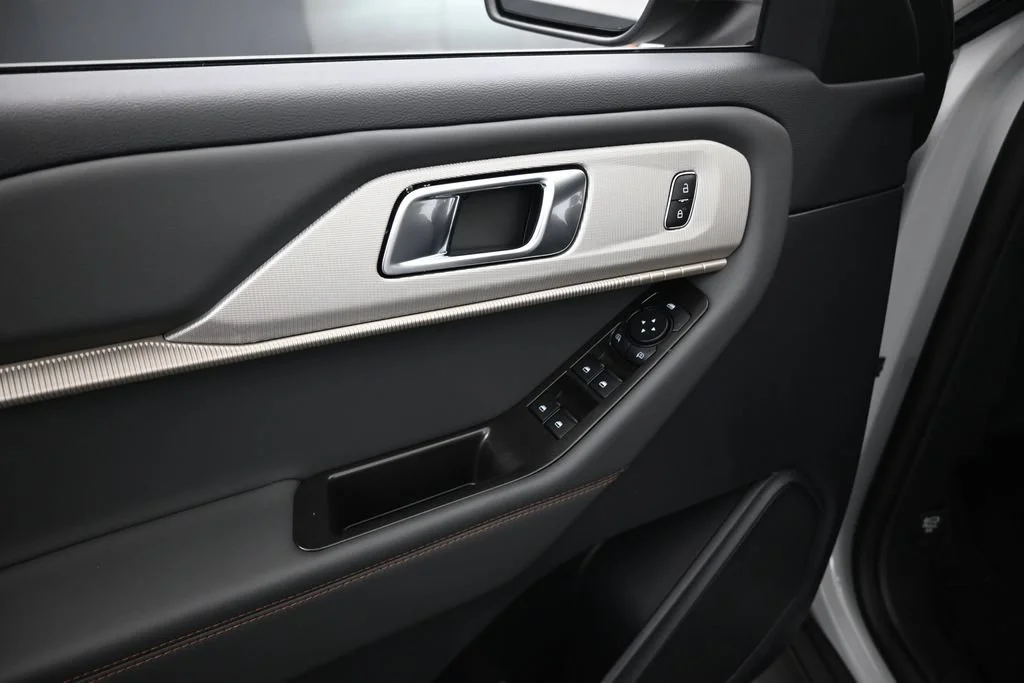 New 2027 Avalanche Gray Ford Active image 10