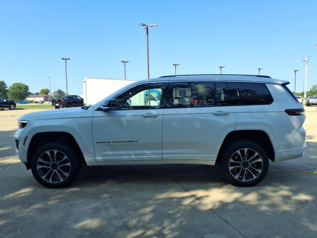 Used 2023 Bright White Cl Jeep Overland 4x4 image 2