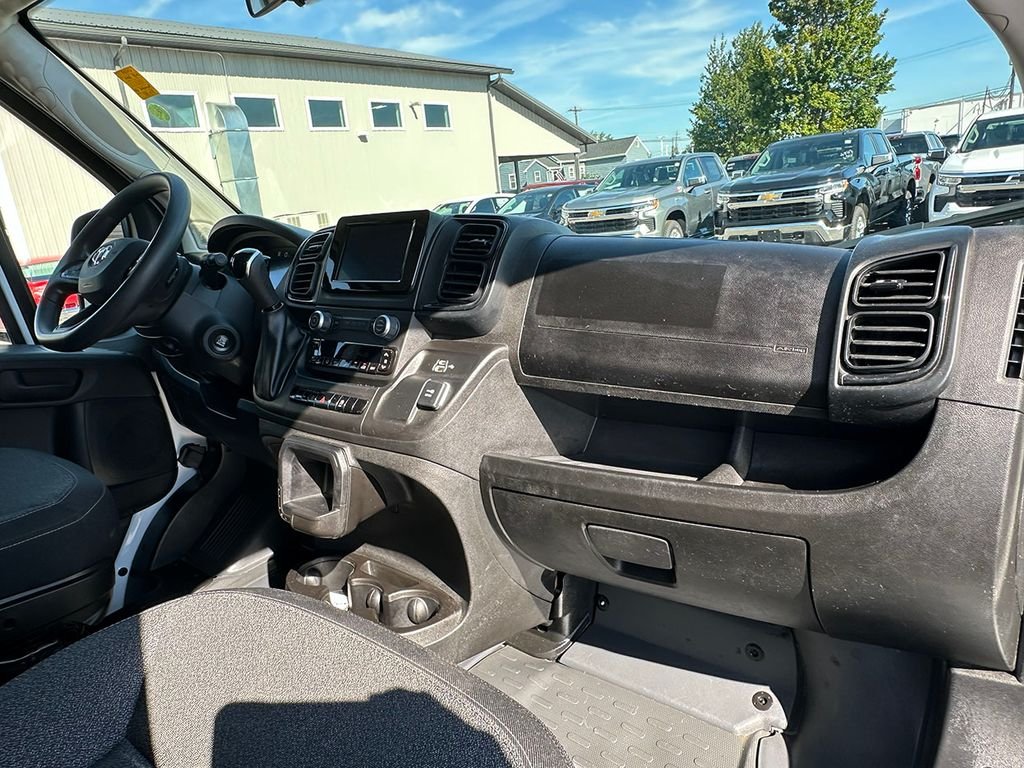 Used 2025 White Ram Base image 18