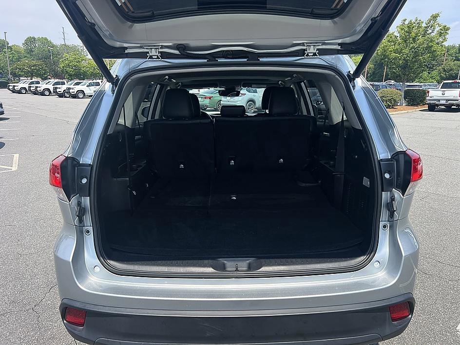 Used 2018 Celestial Silver Metallic Toyota XLE image 15