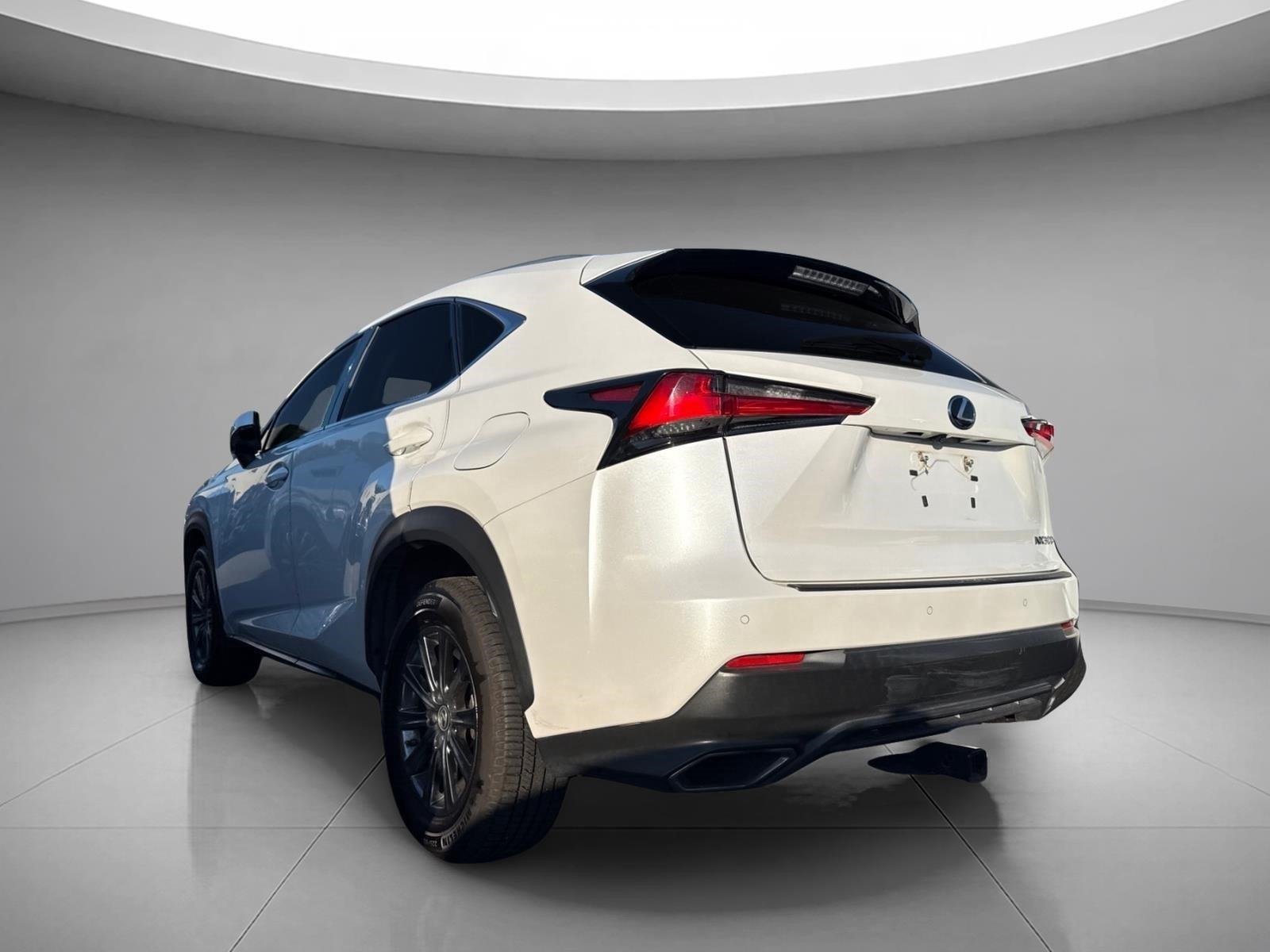 Used 2018 Eminent White Pearl Lexus Base image 8