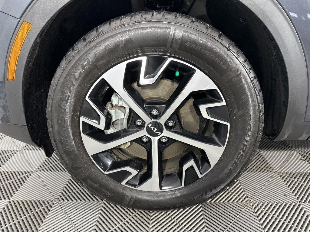 Used 2025 Gravity Gray Kia EX image 12