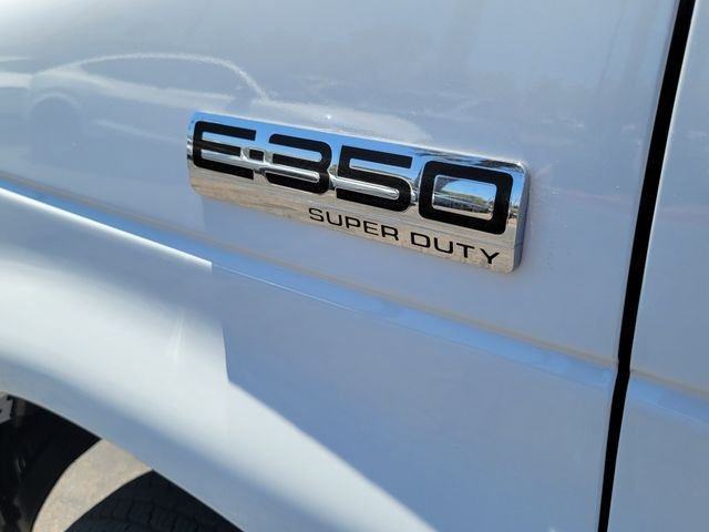 New 2026 Oxford White Ford E-350 SRW image 17