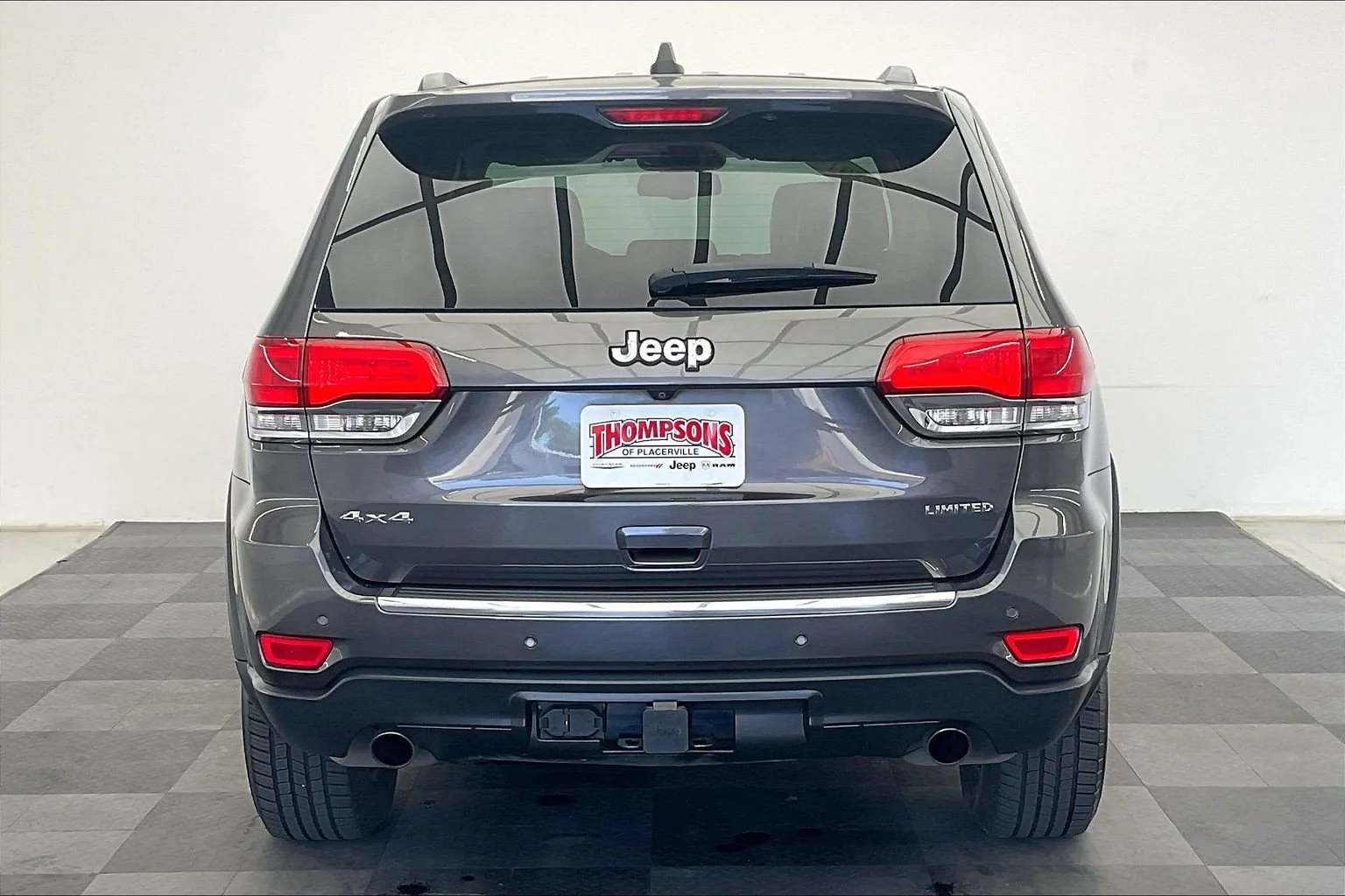 Used 2014 Granite Crystal Metallic Clearcoat Jeep Limited image 3