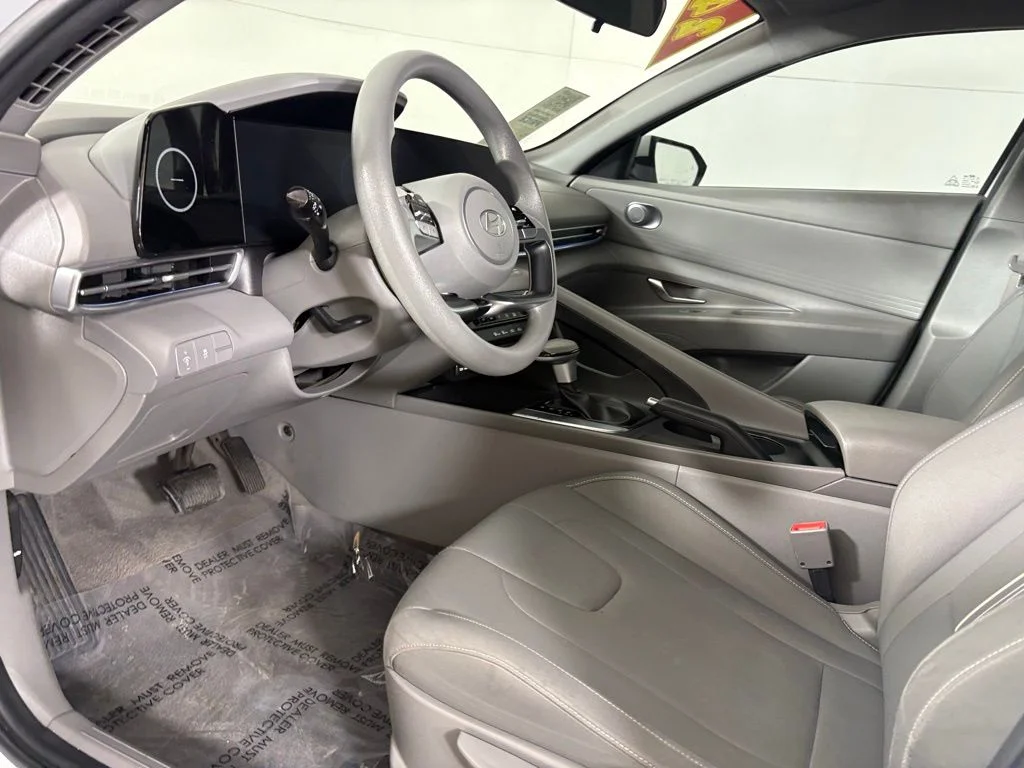 Used 2024 White Hyundai SEL image 22