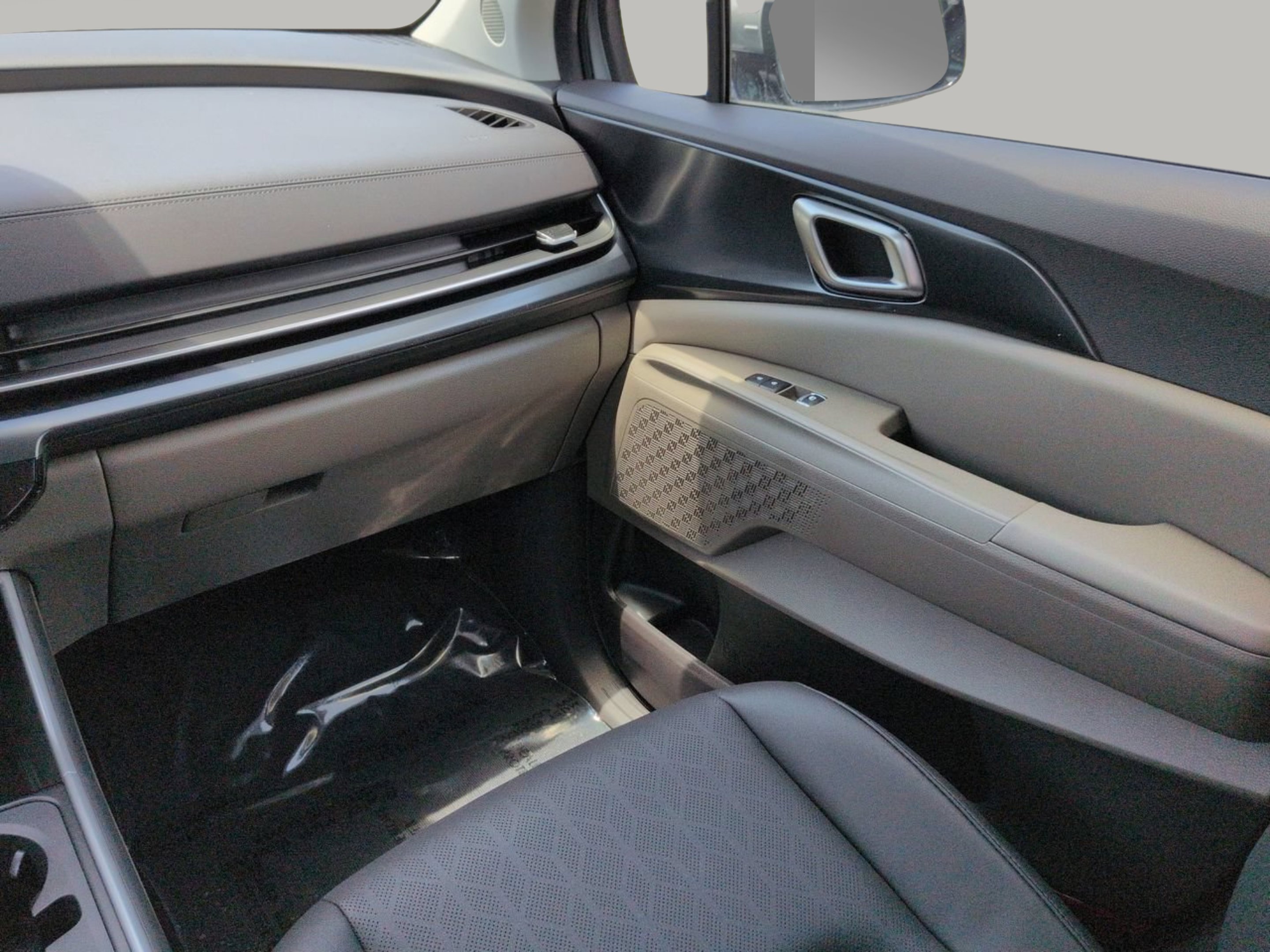 New 2027 Ceramic Silver Kia LXS image 20