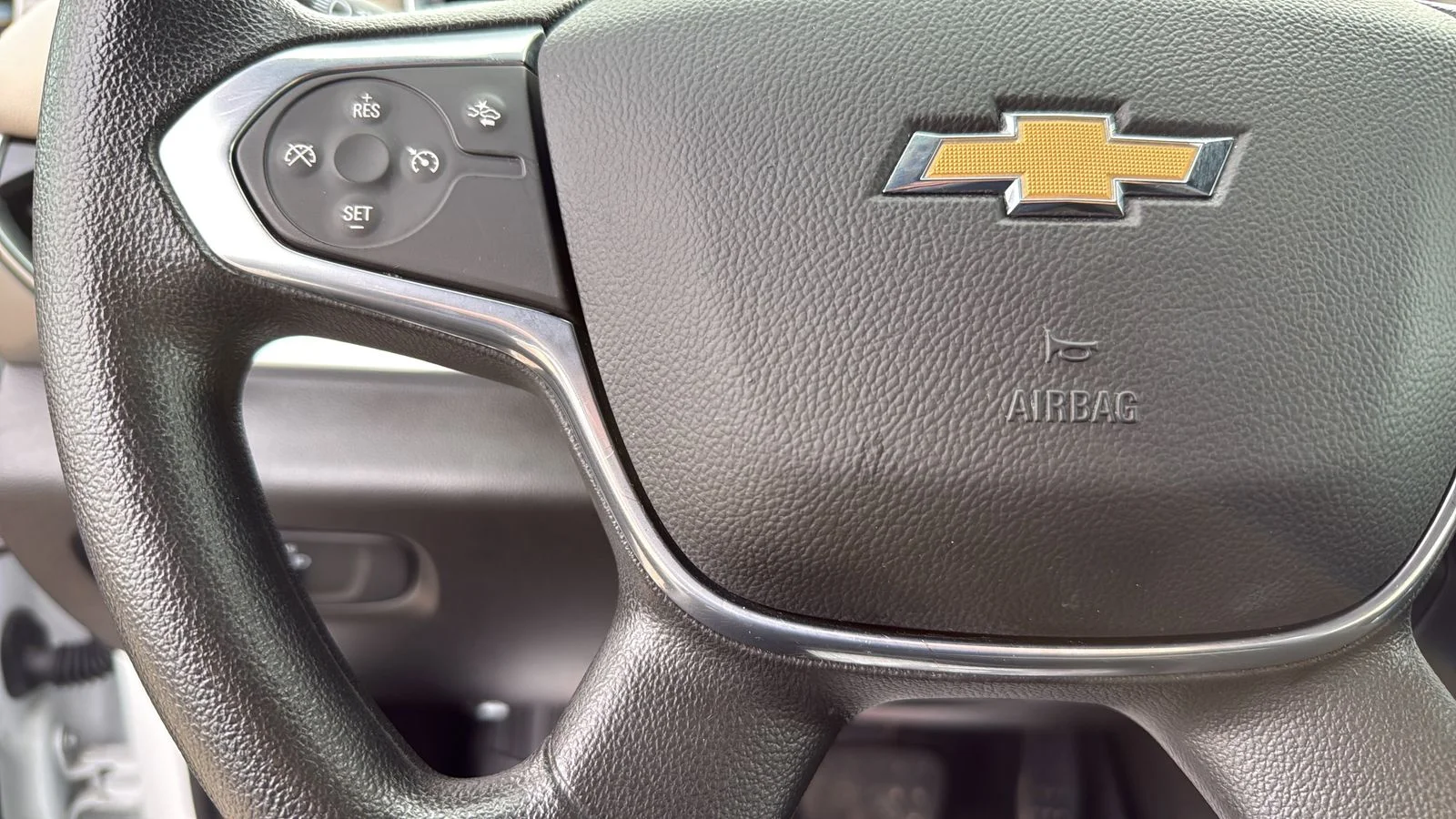 Used 2022 White Chevrolet LS image 16