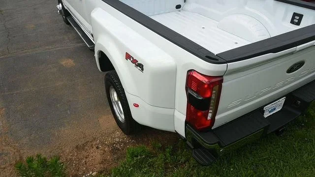 New 2026 Oxford White Ford F-350® Lariat® image 9