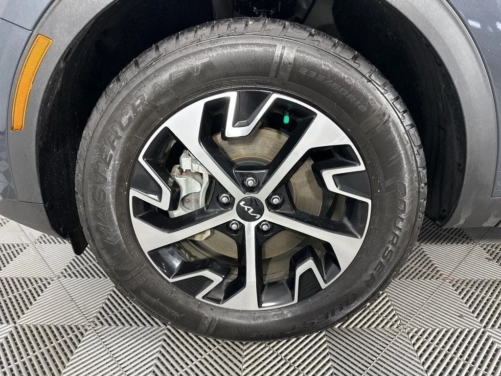 Used 2025 Gravity Gray Kia EX image 12