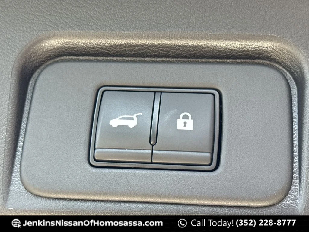Used 2025 Red Nissan SL image 22