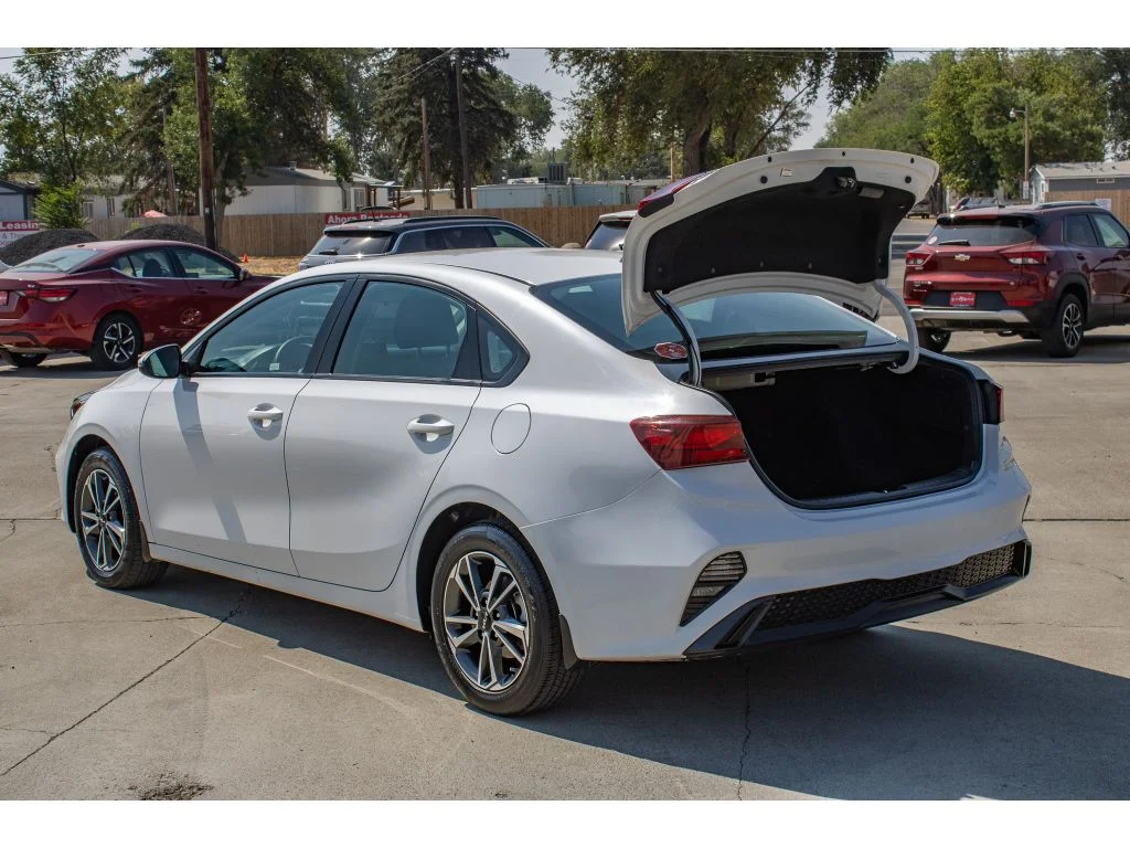 Used 2024 Snow White Pearl Kia LXS image 9