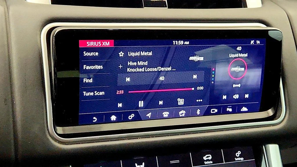 Used 2019 Fuji White Land Rover V8 Supercharged Dynamic w/ Drive Pro Pack & Meridian Audio image 22