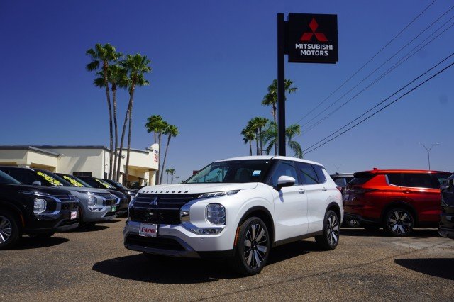 2026 Mitsubishi Outlander SE FWD's photo