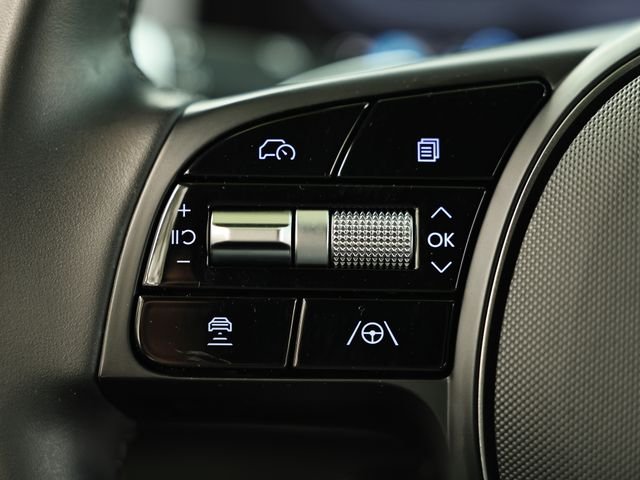 Used 2023 Gravity Gold Matte Hyundai SEL image 30
