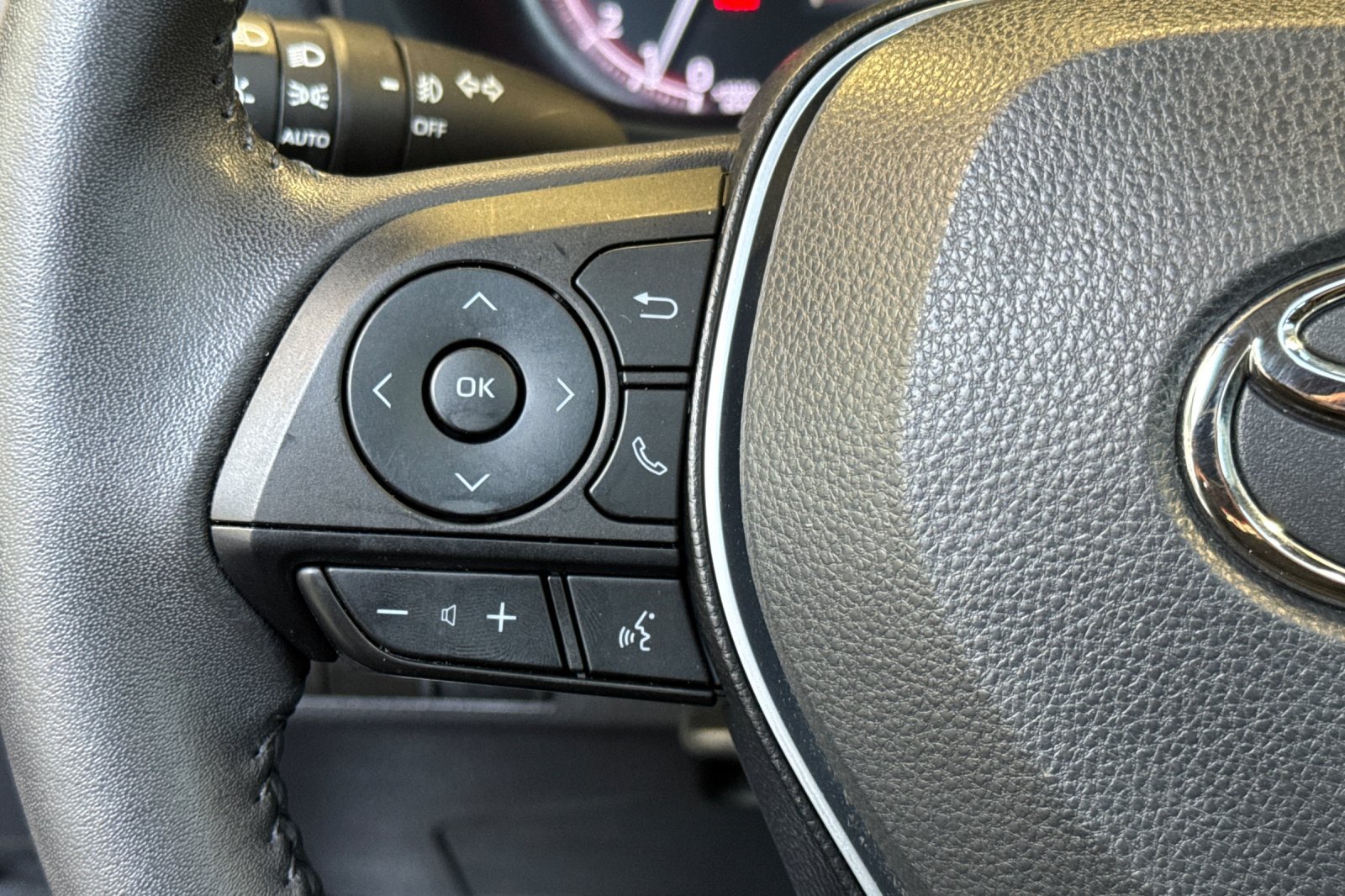 Used 2023 Gray Toyota XLE Premium image 30