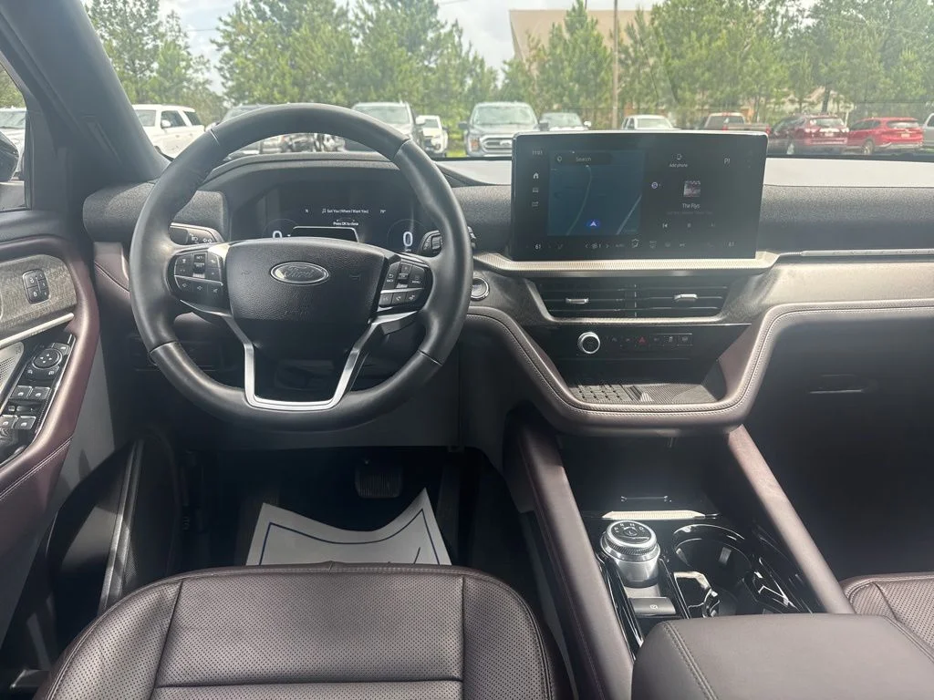 Used 2025 Gray Ford Platinum image 3