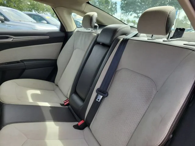 2019 Ford Fusion SE - Photo 18