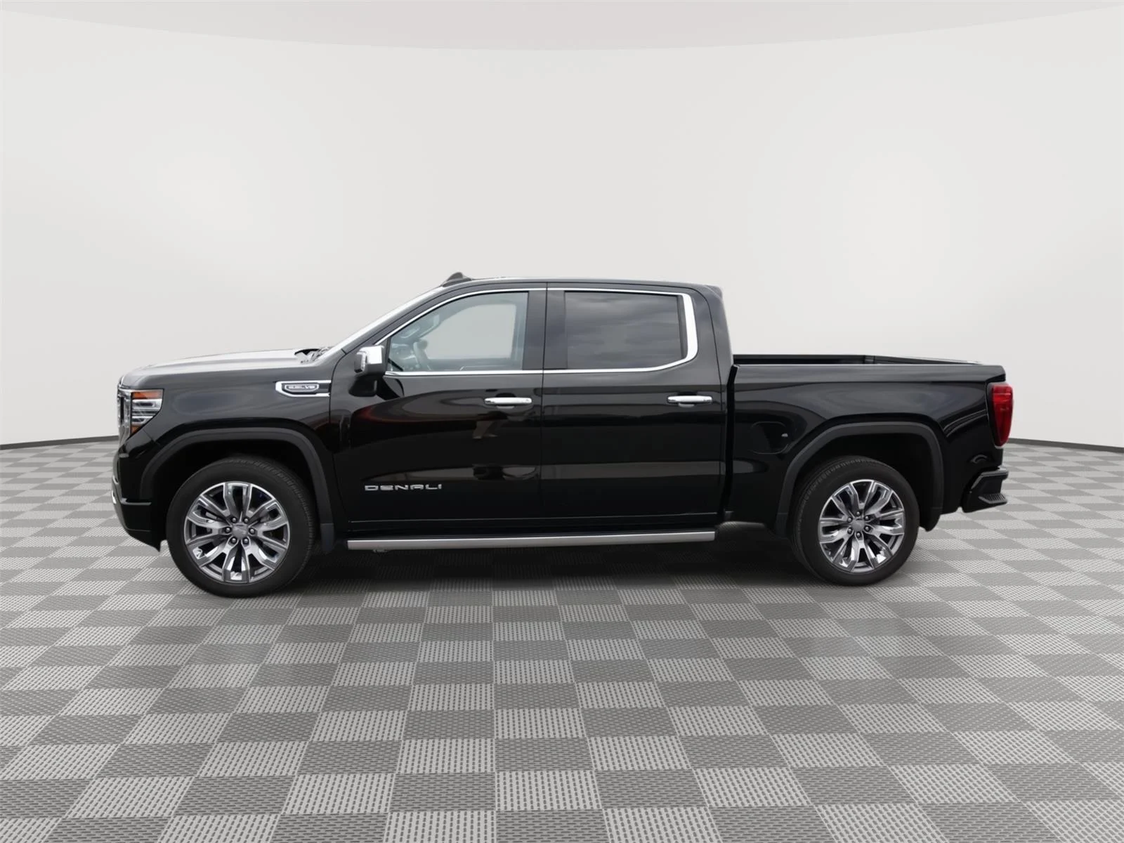 Used 2024 Onyx Black GMC Denali image 9