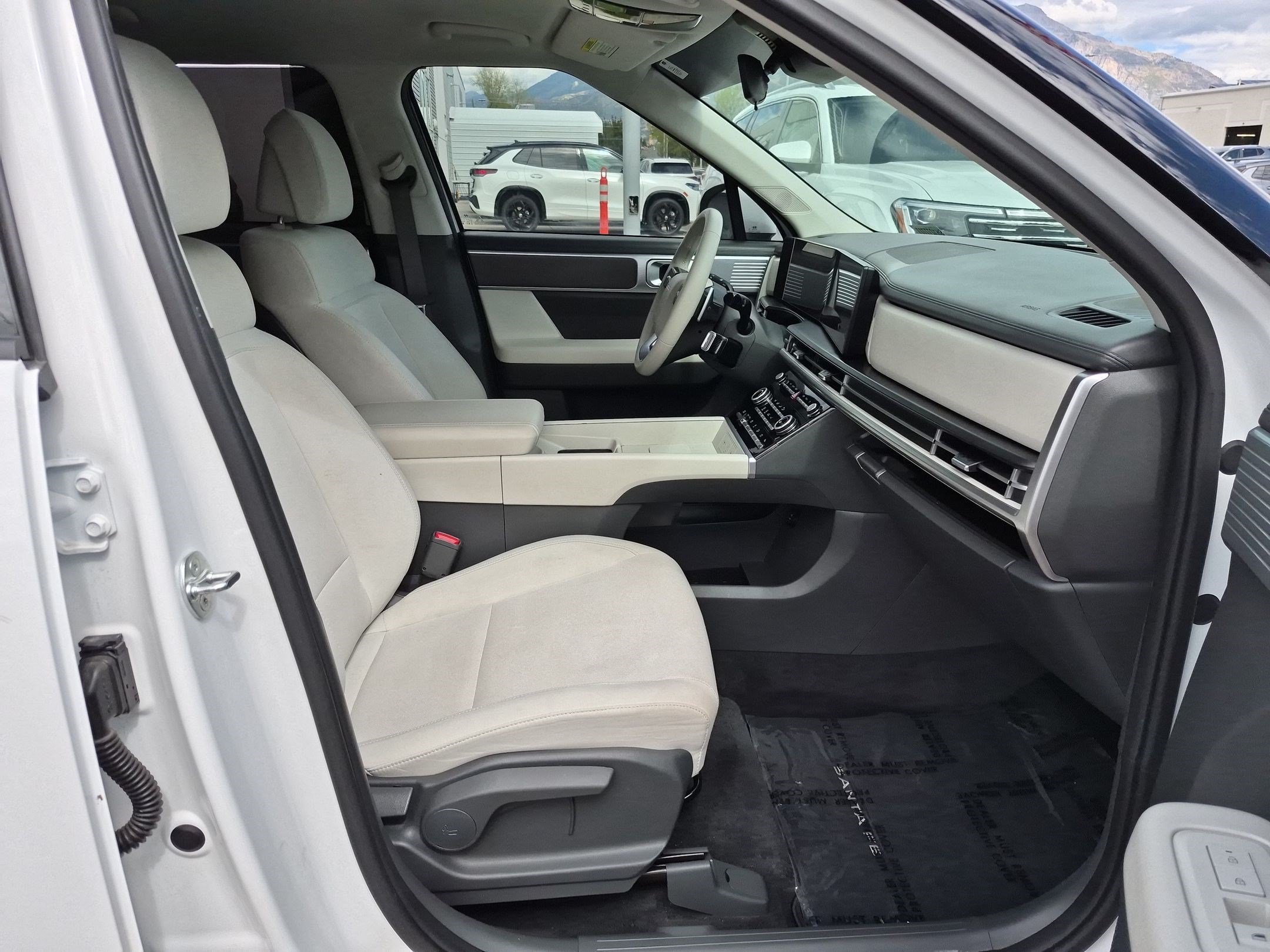 Used 2025 Serenity White Hyundai SE image 31
