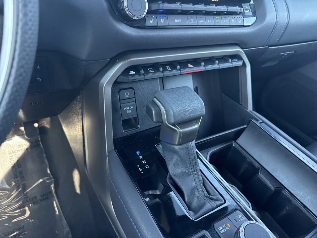 Used 2026  Toyota Platinum image 19