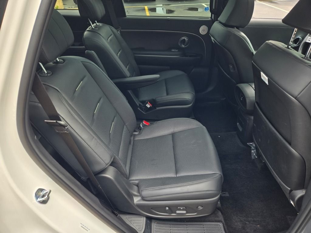 Used 2026 White Pearl Hyundai Calligraphy image 9