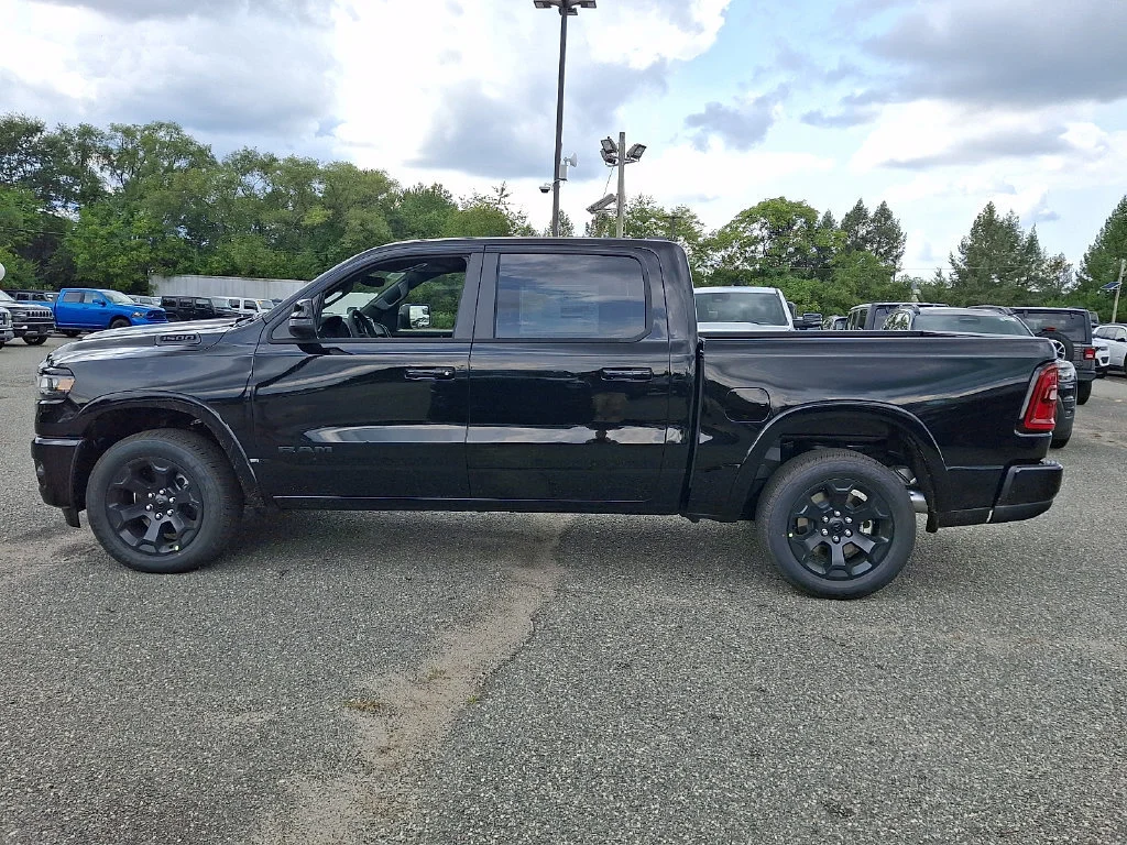 New 2027 Diamond Black Crystal Pearl-Coat Exterior Paint RAM Big Horn image 5