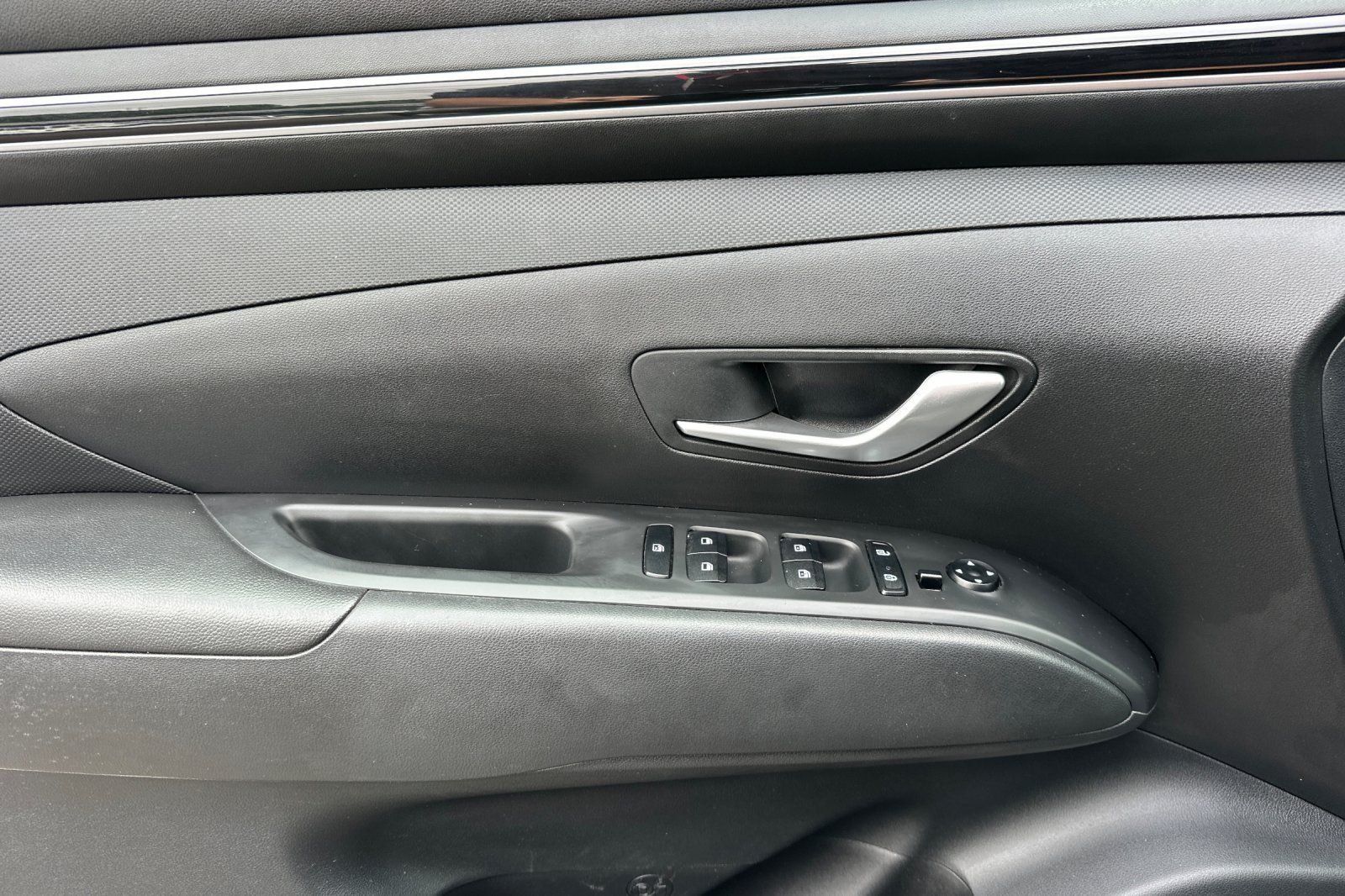 Used 2024 Black Hyundai SEL image 11