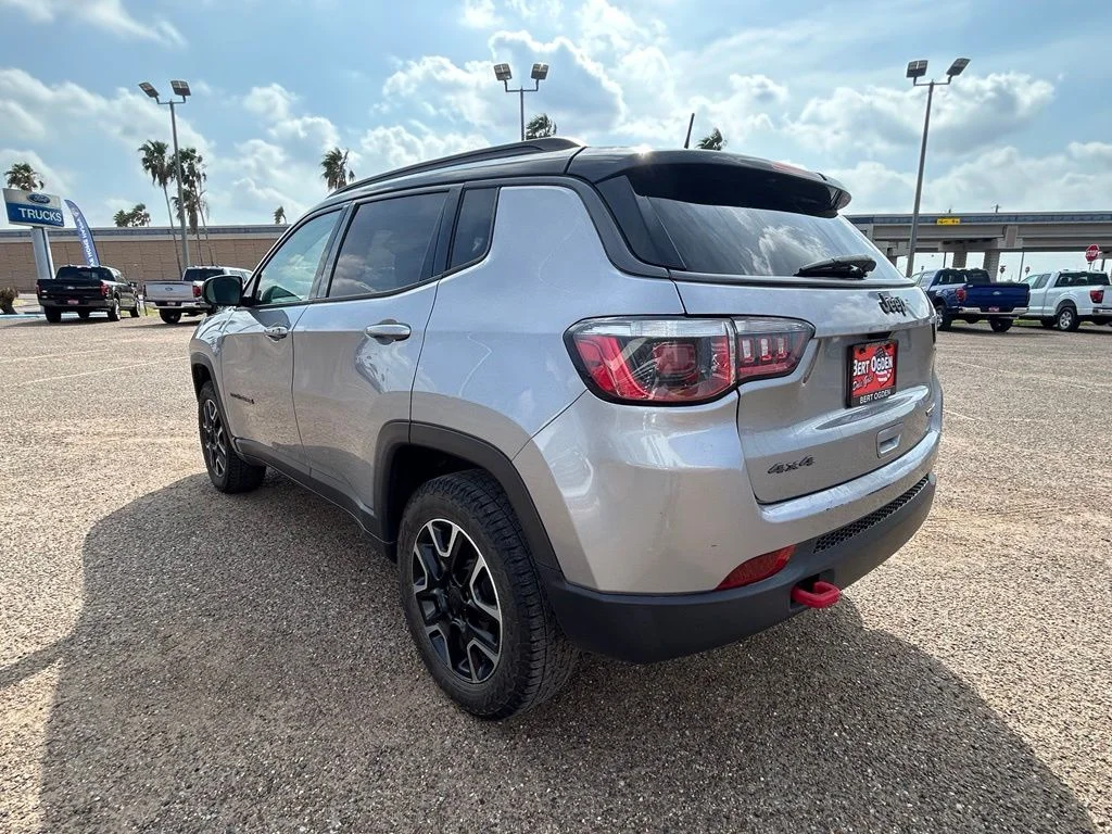 Used 2019 Silver Jeep Trailhawk image 4