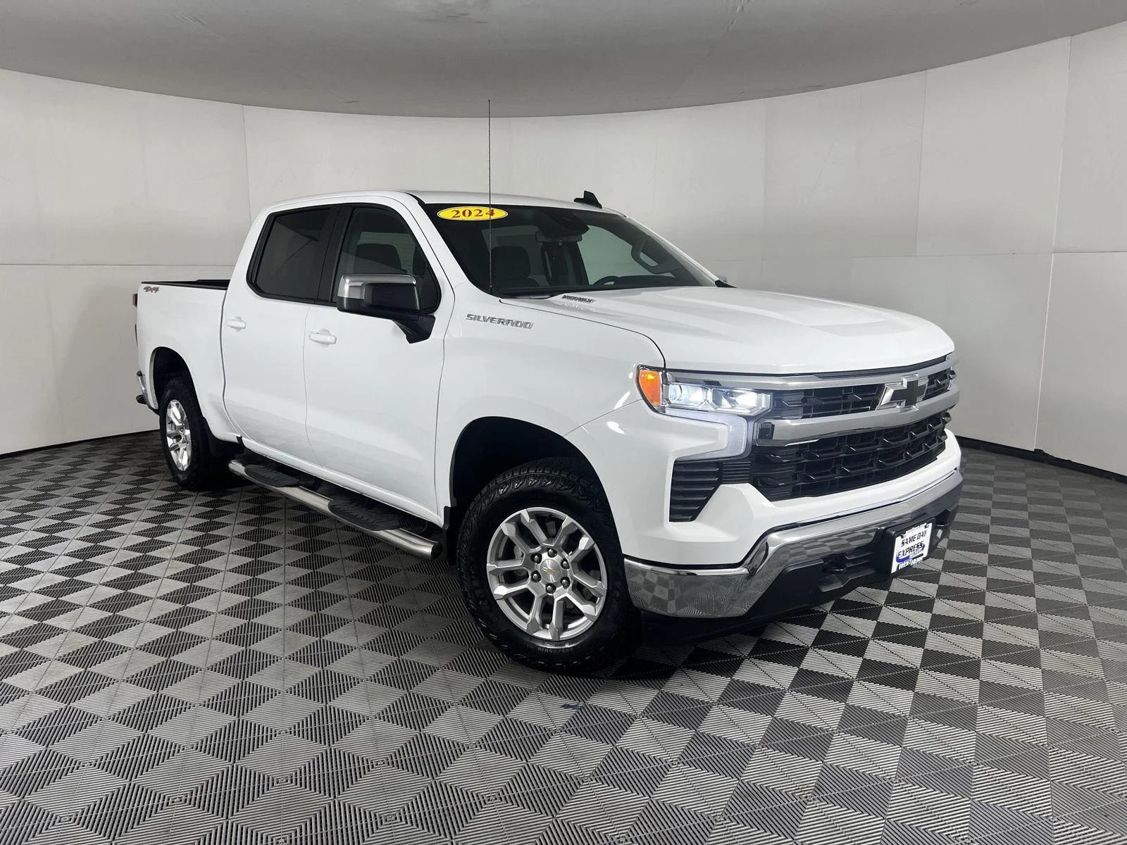Used 2024 Summit White Chevrolet LT image 44