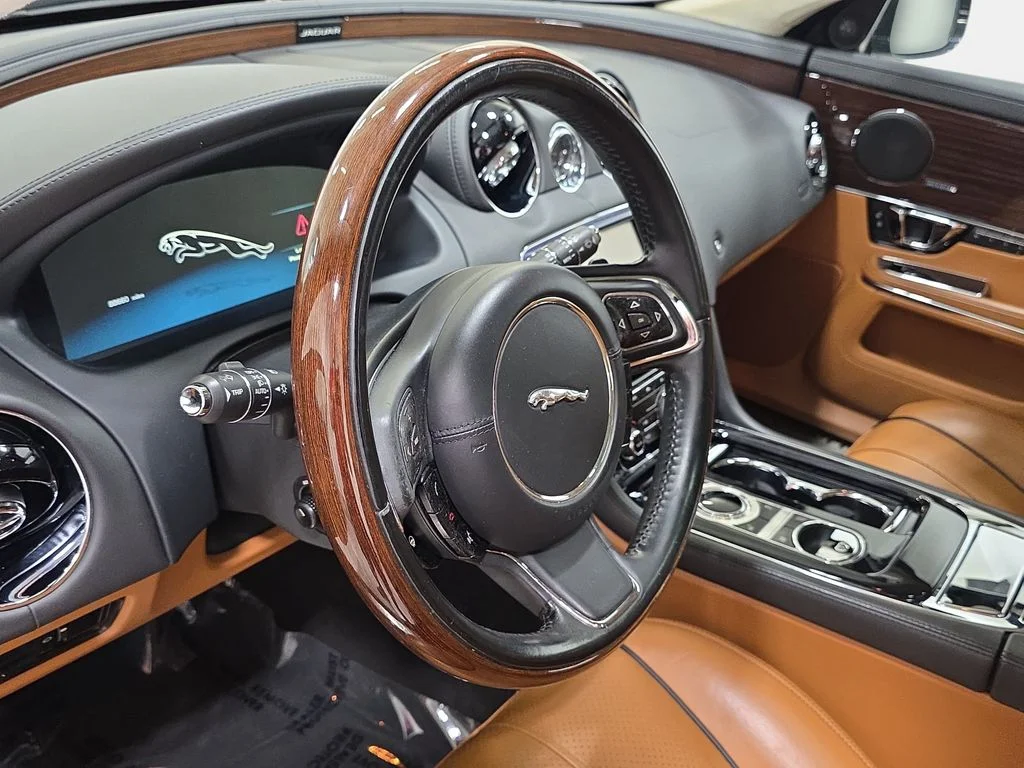 Used 2014 Ebony Jaguar XJL Portfolio image 14
