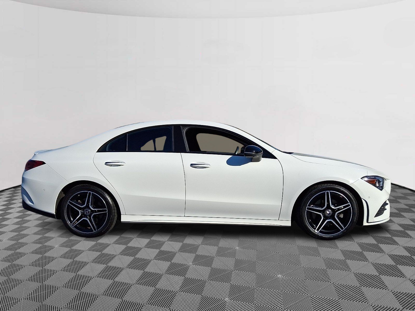 Certified Used 2023 Polar White - 149 Mercedes-Benz 4MATIC® image 7
