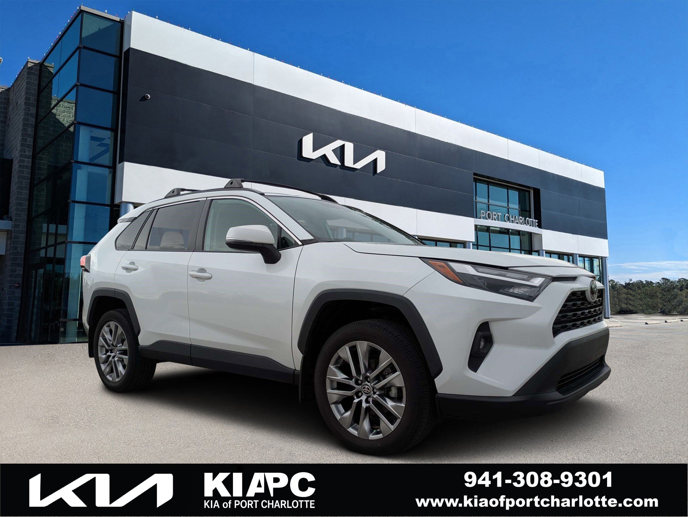 Used 2024 Pearl Toyota XLE Premium image 1