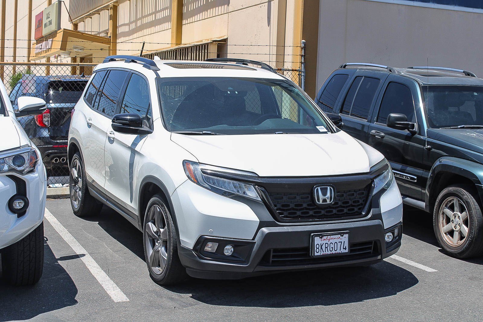 Used 2019 White Diamond Pearl Honda Touring image 3