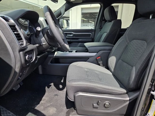 New 2026 Diamond Black Crystal Pearl-Coat Exterior Paint RAM Big Horn/Lone Star image 11