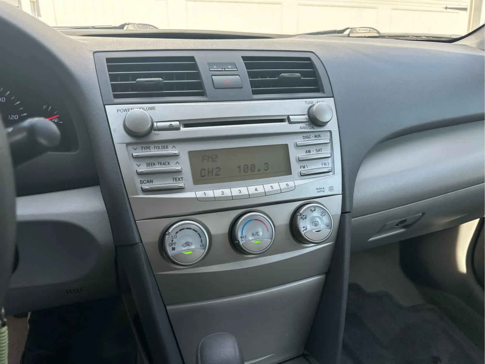 Used 2011 Classic Silver Metallic Toyota LE image 11