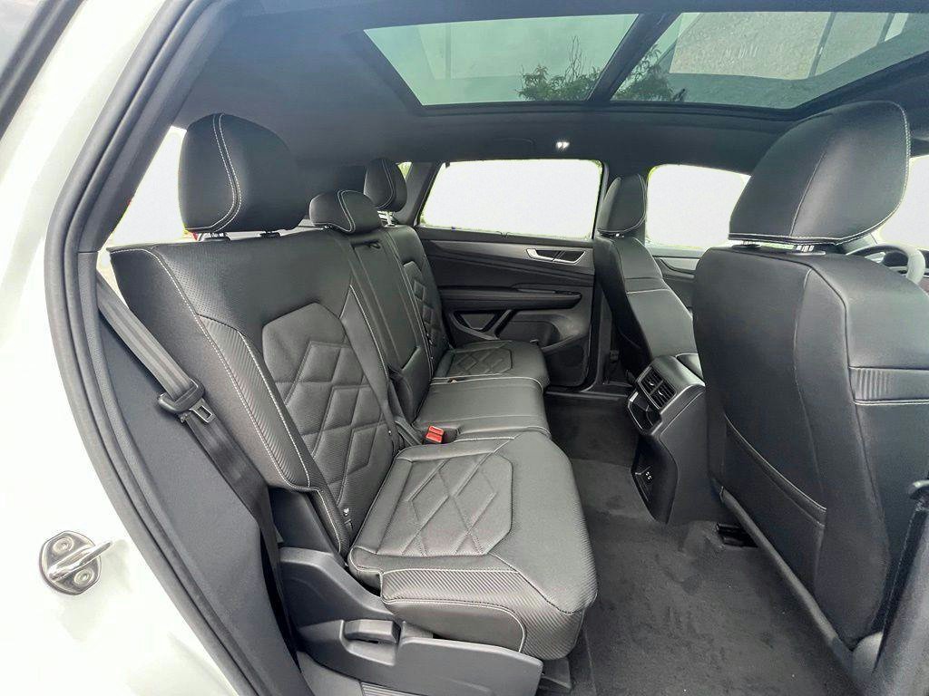 New 2026 White/off-white Volkswagen SE w/Technology image 24