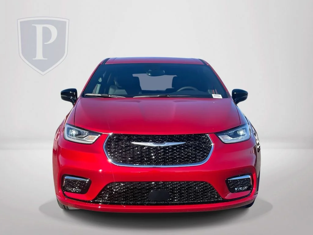 New 2026 Red Hot Pearl-Coat Exterior Paint Chrysler Select image 3