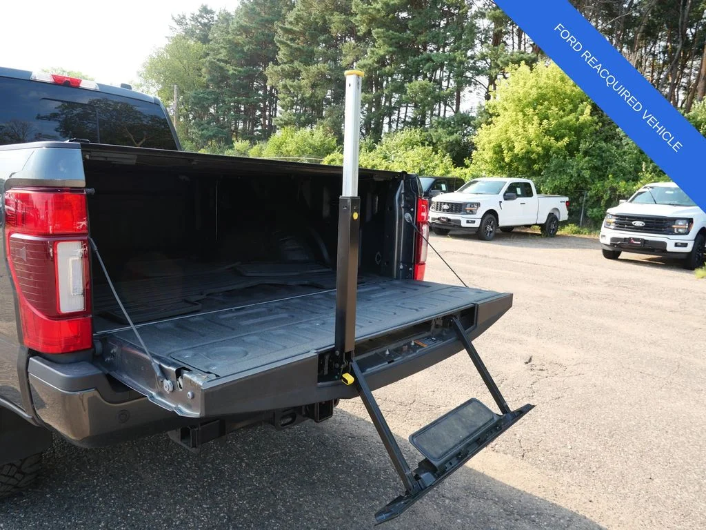 Used 2020 Gray Ford Lariat image 9