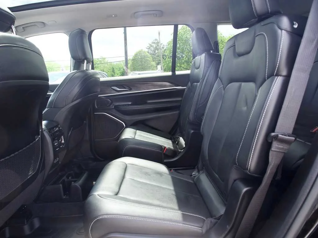 Certified Used 2022 Black Jeep Limited 4x4 image 24