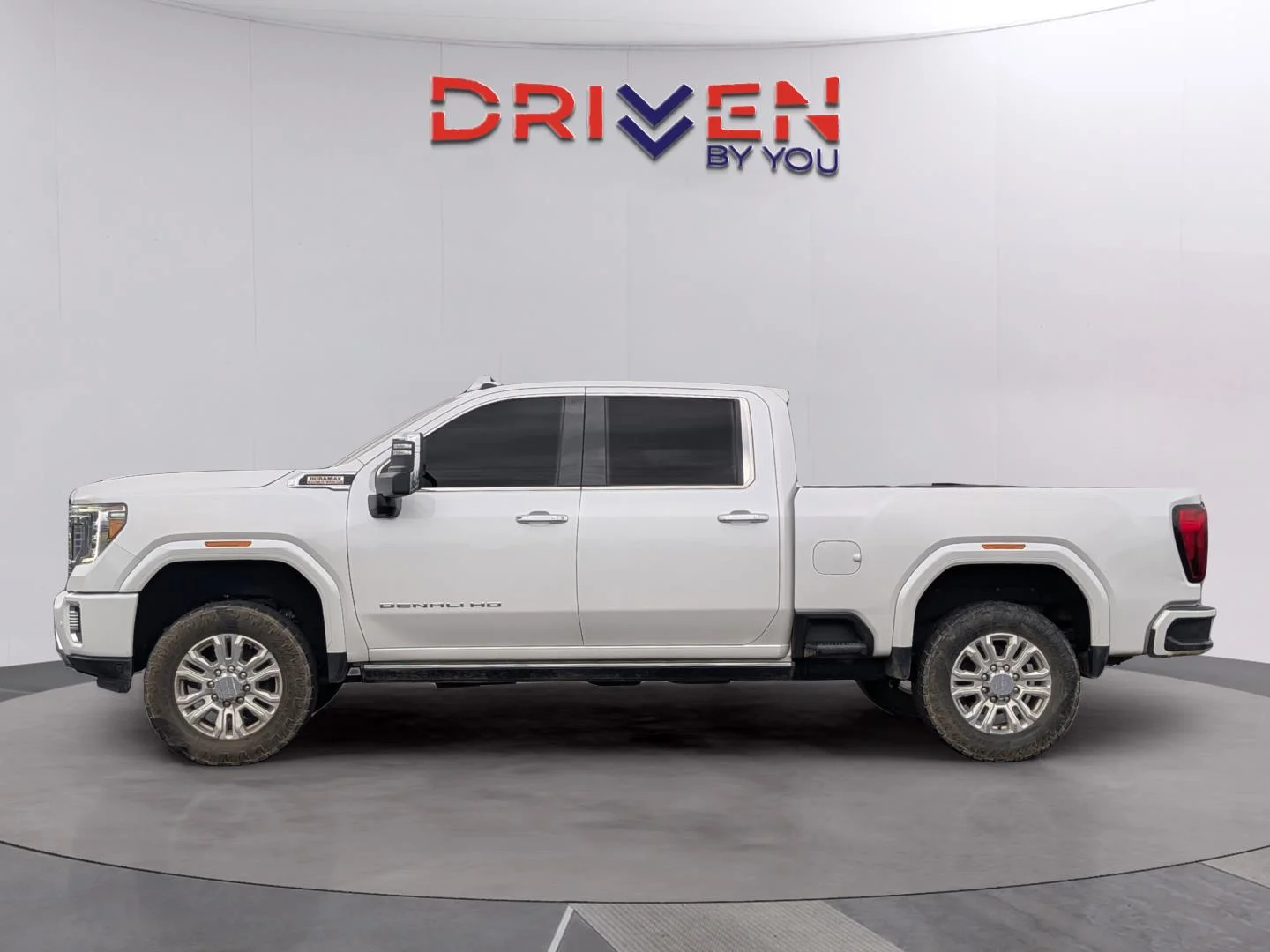 Used 2023 White Frost Tricoat GMC Denali image 2