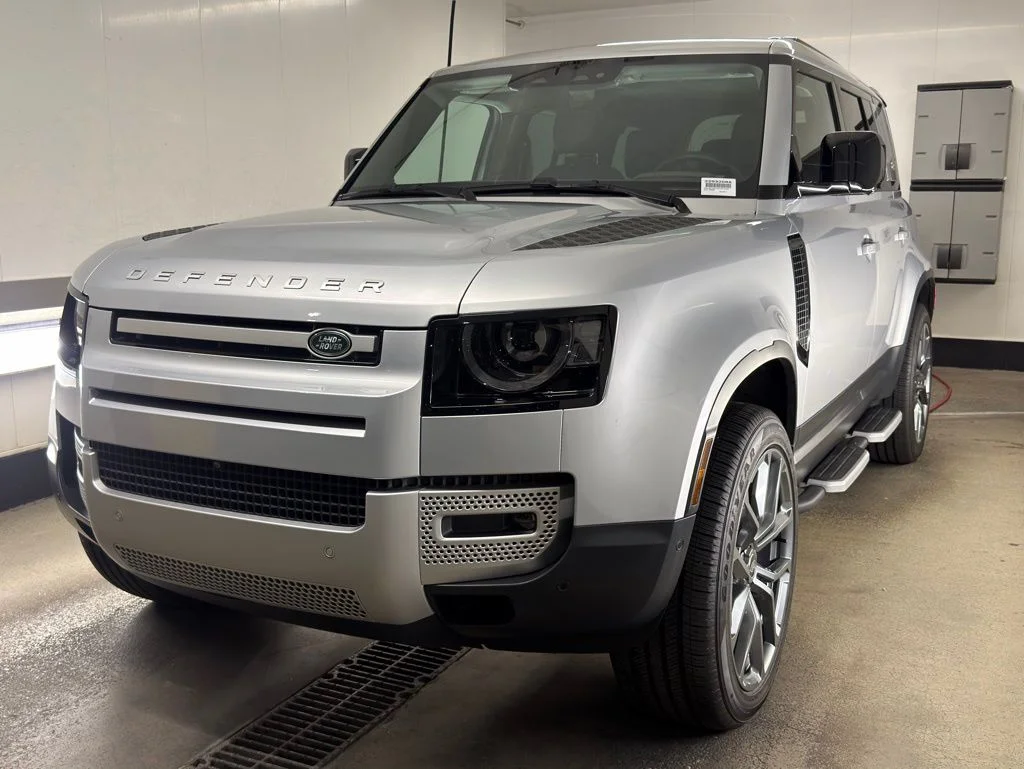 2024 Land Rover Defender 110 S P300's photo